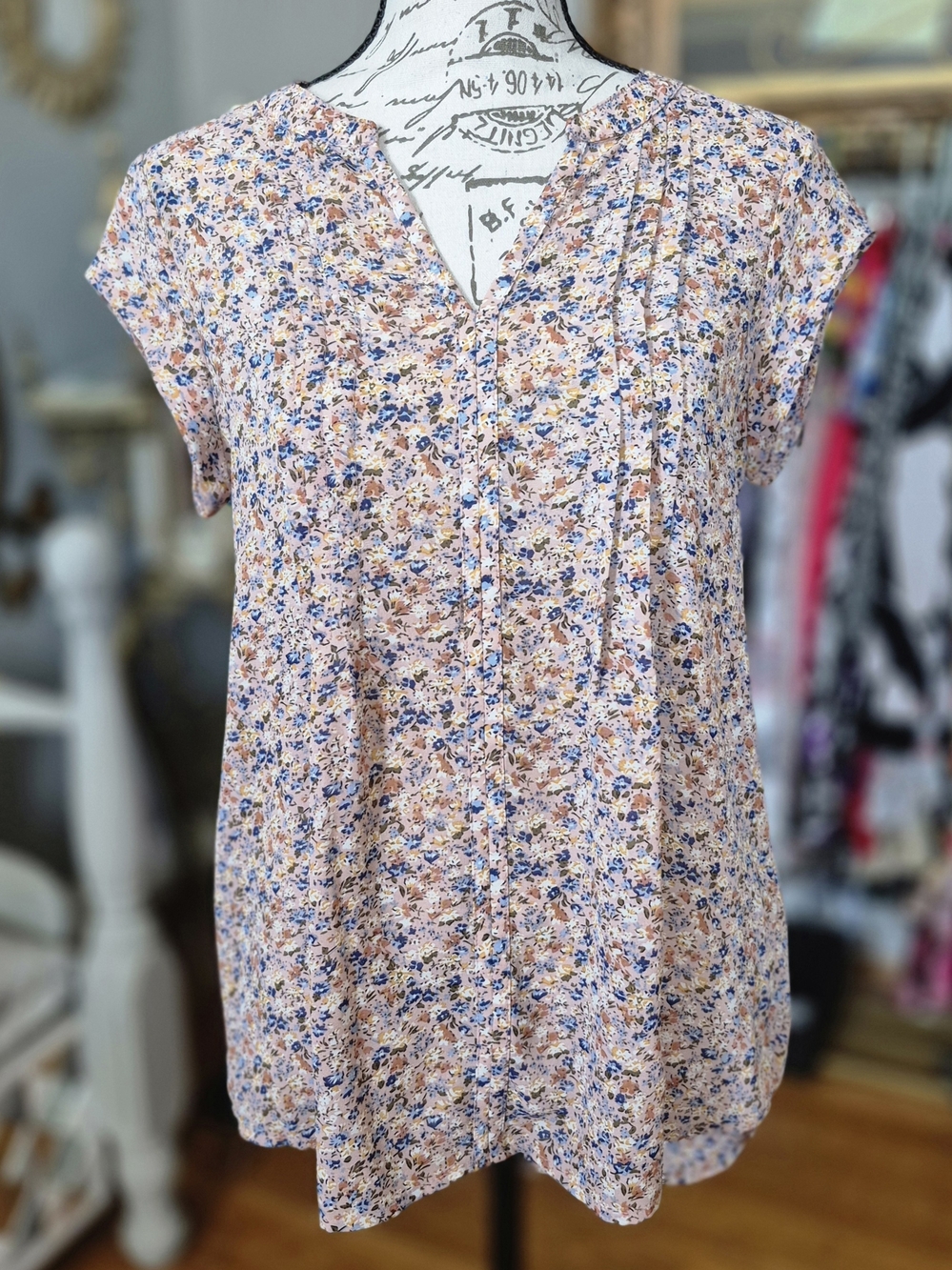 Sheer 70s Vibe Floral V-Neck Cap Sleeve Blouse XS